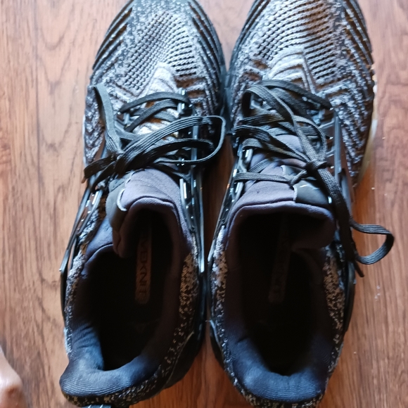 Like New! Creation Waveknit 2 Running Shoe - Picture 7 of 11